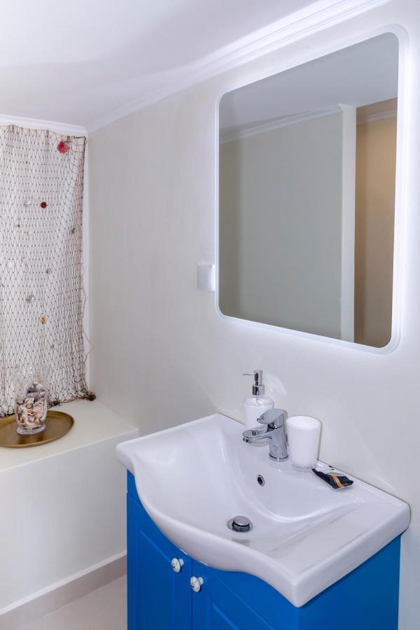 Blue And White Apartment Vipgreece Атина Екстериор снимка